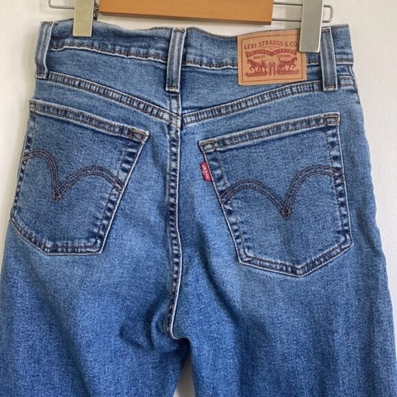 Levi’s Women Wedgie Straight Crop Denim High Rise Jeans • Medium Blue Wash • 24 - Picture 7 of 10